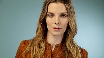 Betty Gilpin, American Crime Story’nin Kadrosuna Dahil Oldu!