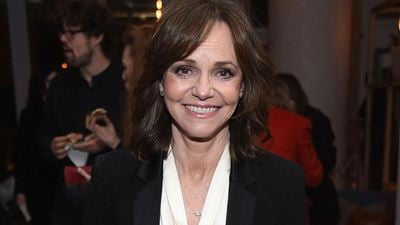 Sally Field, 'Spoiler Alert' Filminin Kadrosunda!
