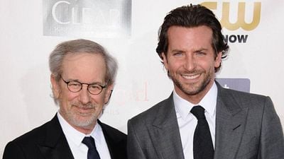Bradley Cooper, "Maestro" Filmini Yönetmek İçin Steven Spielberg'ü İkna Ettiğini Anlattı haber görseli