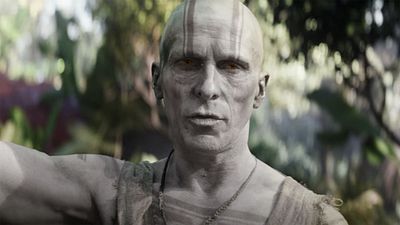 Christian Bale, "Thor: Love and Thunder"dan Çıkartılan Dans Sahnesini Anlattı haber görseli