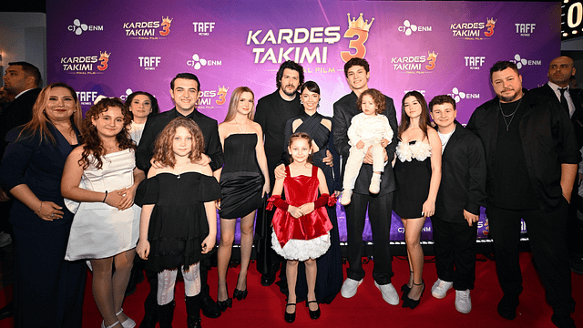 Ceyda Kasabalı ve Fırat Albayram'ın Başrolleri Paylaştığı "Kardeş Takımı 3" Şimdi Sinemalarda! haber görseli