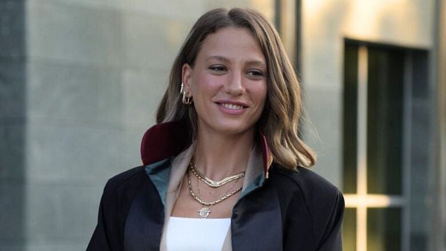 Kimler Geldi Kimler Geçti: Serenay Sarıkaya'lı Diziden İlk Görseller! haber görseli
