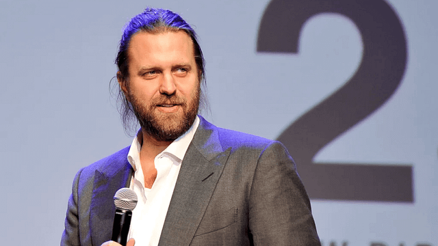 Netflix, Platformu 11 Milyon Dolar Dolandırdığı İddia Edilen Yönetmen Carl Rinsch'i Dava Ediyor haber görseli