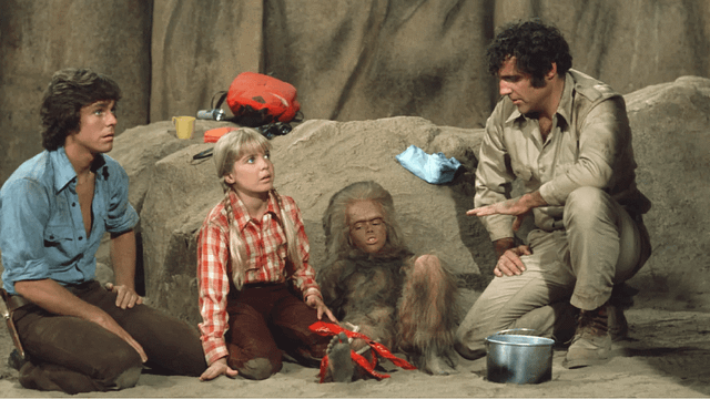 Netflix 70'lerin Efsanevi Dizisini Yeniden Çekiyor: Dinozorlar ve Kaos Geri Dönüyor! haber görseli