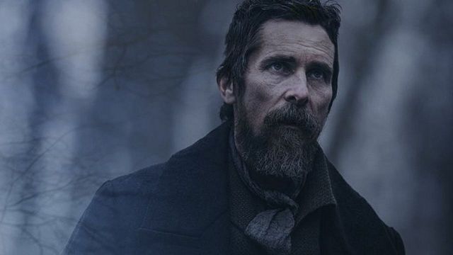 "The Pale Blue Eye" Afişi Christian Bale'in Gizemli Dedektifini Öne Çıkarıyor haber görseli