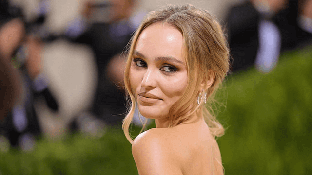 Lily-Rose Depp, Mahremiyetini Korumak İçin Elinden Geleni Yaptığını Söyledi haber görseli