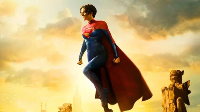 "The Flash" Filminin Supergirl'ü, Henry Cavill'in Onayını Aldı haber görseli