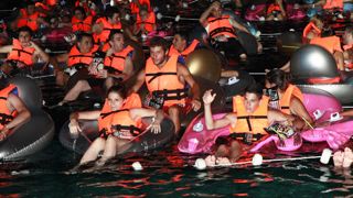 Gnçtrkcll'den Denizde Gece Matinesi! haber görseli