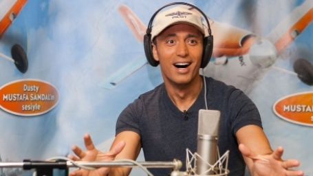 Mustafa Sandal, Animasyon Filmi Uçaklar (Planes) İçin Stüdyoda haber görseli