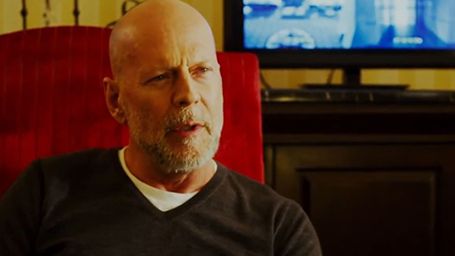 Bruce Willis Resti Çekiyor! haber görseli