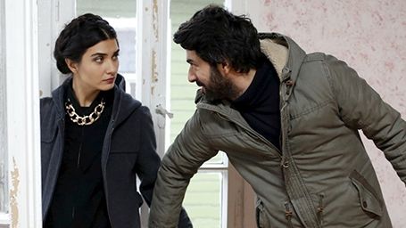 Kara Para Aşk’ta Bu Akşam: Elif'in Kıskançlığı haber görseli