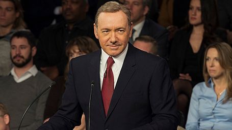 House of Cards 3. Sezon Posteri Beğeniye Sunuldu! haber görseli