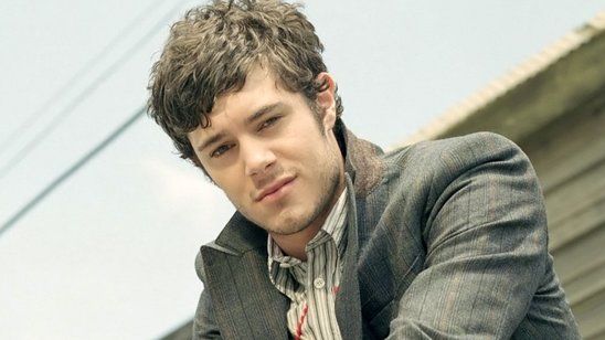 Adam Brody CBS'in Yeni Komedi Dizisinde Yer Alacak haber görseli