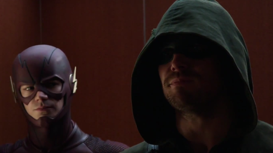 Arrow ve The Flash Evreninden Superhero Fight Club Buluşması!