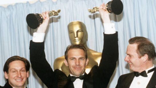 "Kurtlarla Dans" Eden Adam Aramızdan Ayrıldı! haber görseli