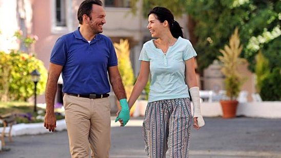 Ali Sunal ve Hatice Şendil'den Romantik Komedi! haber görseli