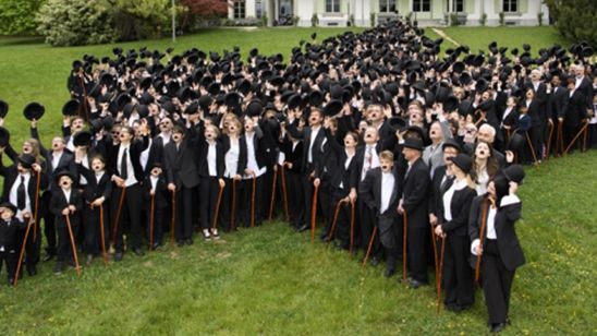 Charlie Chaplin'in Doğum Gününe Kostümlü Kutlama! haber görseli