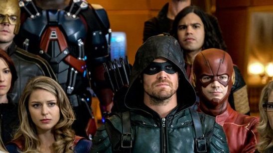 Arrowverse Buluşması ‘Crisis on Earth-X' Yayınlandı haber görseli