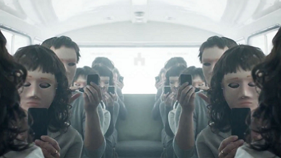 Black Mirror’ın Sürprizlerle Dolu Yeni Fragmanında Prömiyer Tarihi Açıklandı haber görseli