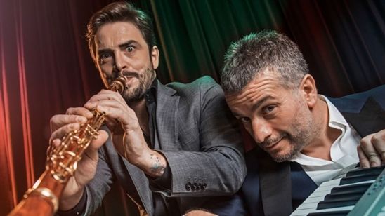 Ahmet Kural ve Murat Cemcir'li "Ailecek Şaşkınız"dan İlk Poster! haber görseli