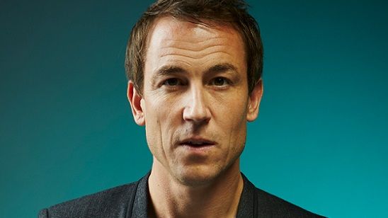 The Crown’ın Yeni Prens Philip’i Tobias Menzies Oldu haber görseli