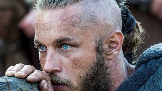 Travis Fimmel’ın Yeni Dizisi ‘Raised by Wolves’ Oldu haber görseli