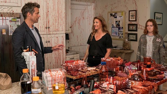 ‘Santa Clarita Diet’ Ekrana Veda Ediyor haber görseli