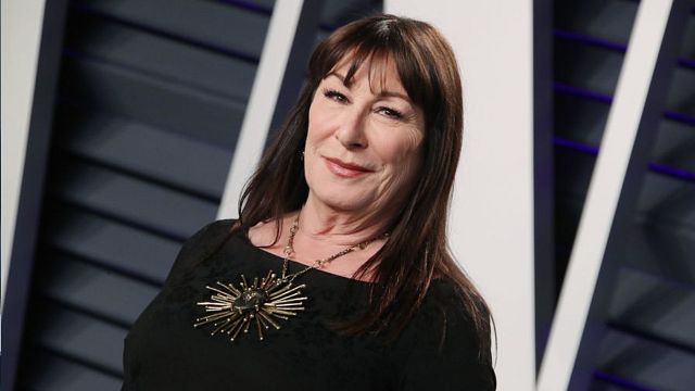 Anjelica Huston, Woody Allen ve Roman Polanski'yi Savundu haber görseli
