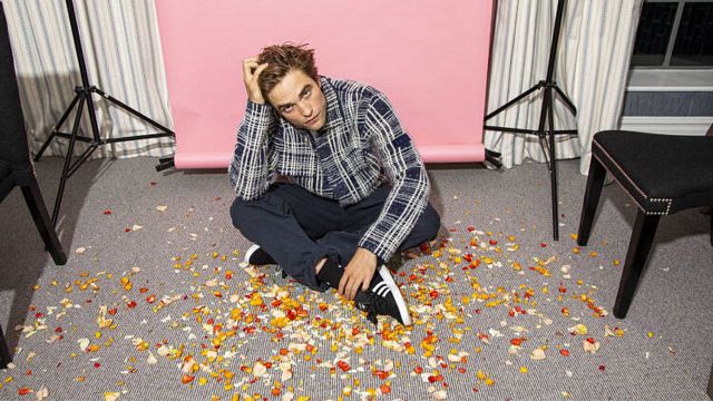 Robert Pattinson, Batman'in Süper Kahraman Olmasıyla İlgili Konuştu haber görseli