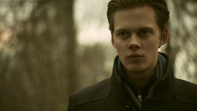 Bill Skarsgard, Netflix Suç Dizisi "Clark"ta Rol Alacak haber görseli