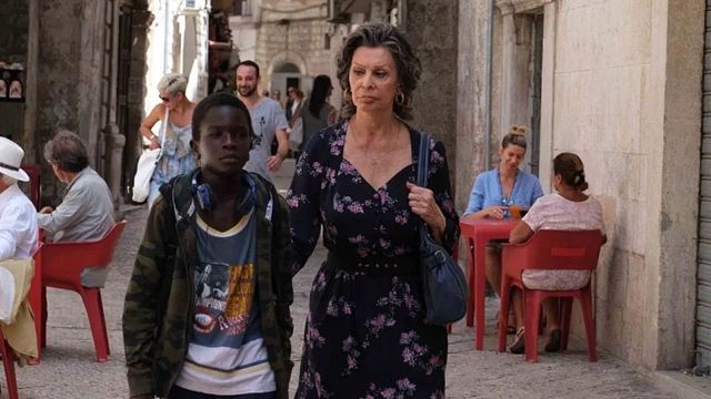 Sophia Loren Başrollü "Onca Yoksulluk Varken"den Fragman! haber görseli