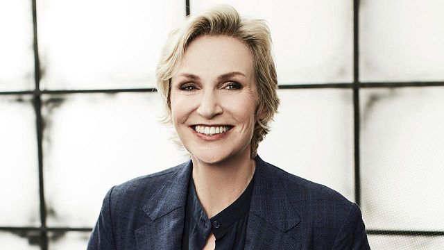 Jane Lynch, ABC Komedisi ‘Bucktown’ın Kadrosunda haber görseli