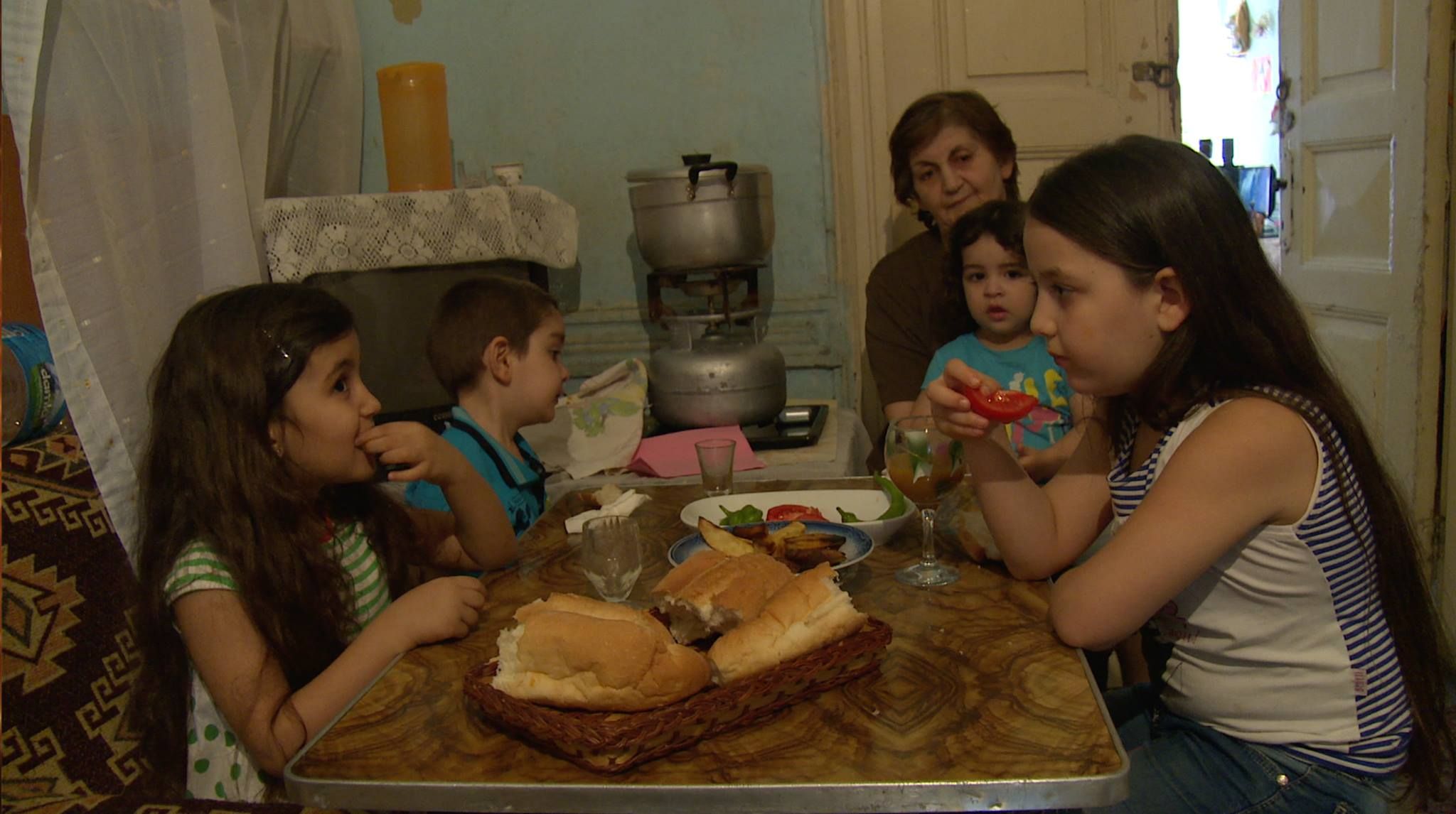 Tanrı Göçmen Çocukları Sever mi Anne?