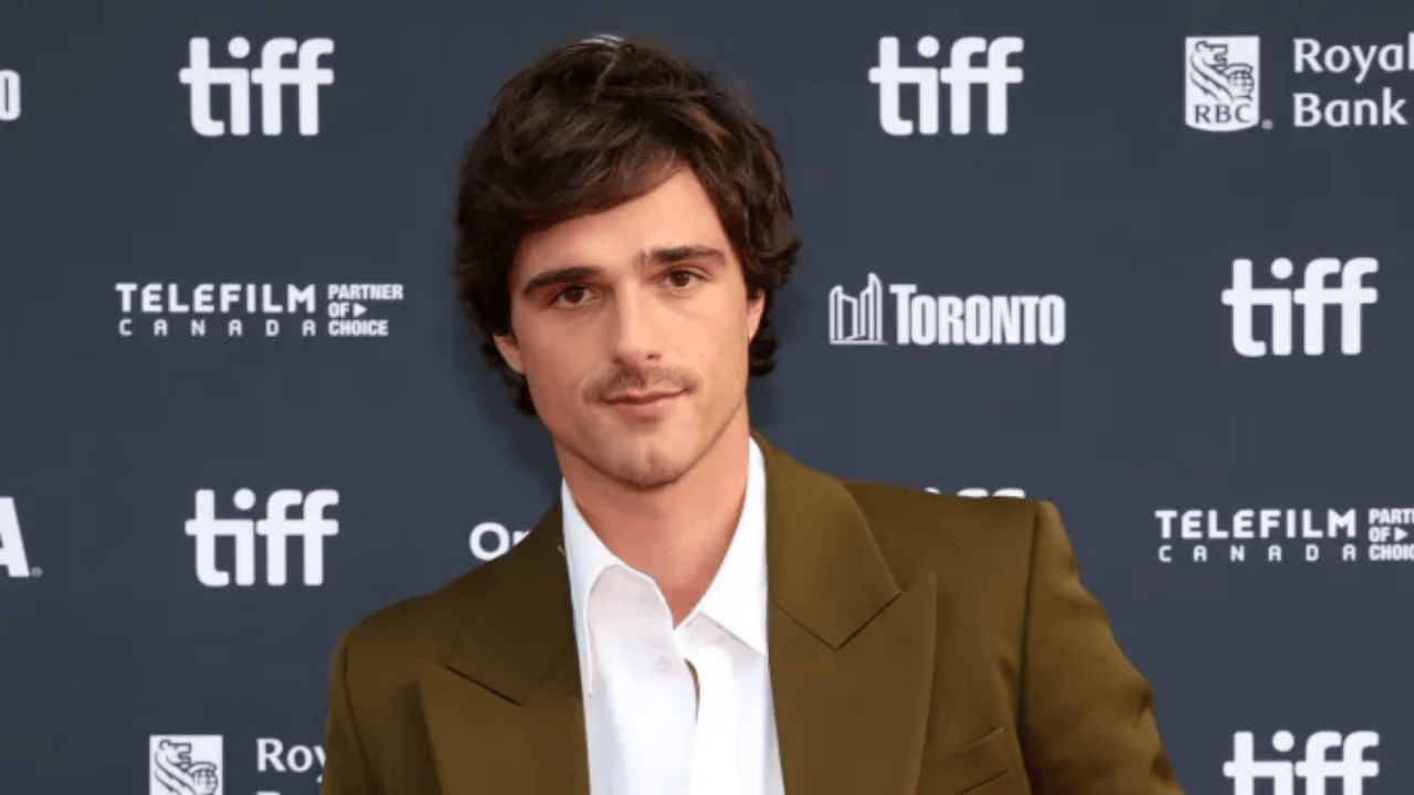 Jacob Elordi, Oyunculuğa Ara Vermeyi Planlarken “Uğultulu Tepeler” ile Geri Döndü