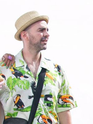 Суперчел / super-héros malgré lui (2021). Жюльен аррути. Тарек будали. Жюльен аррути. Жюльен аррути.