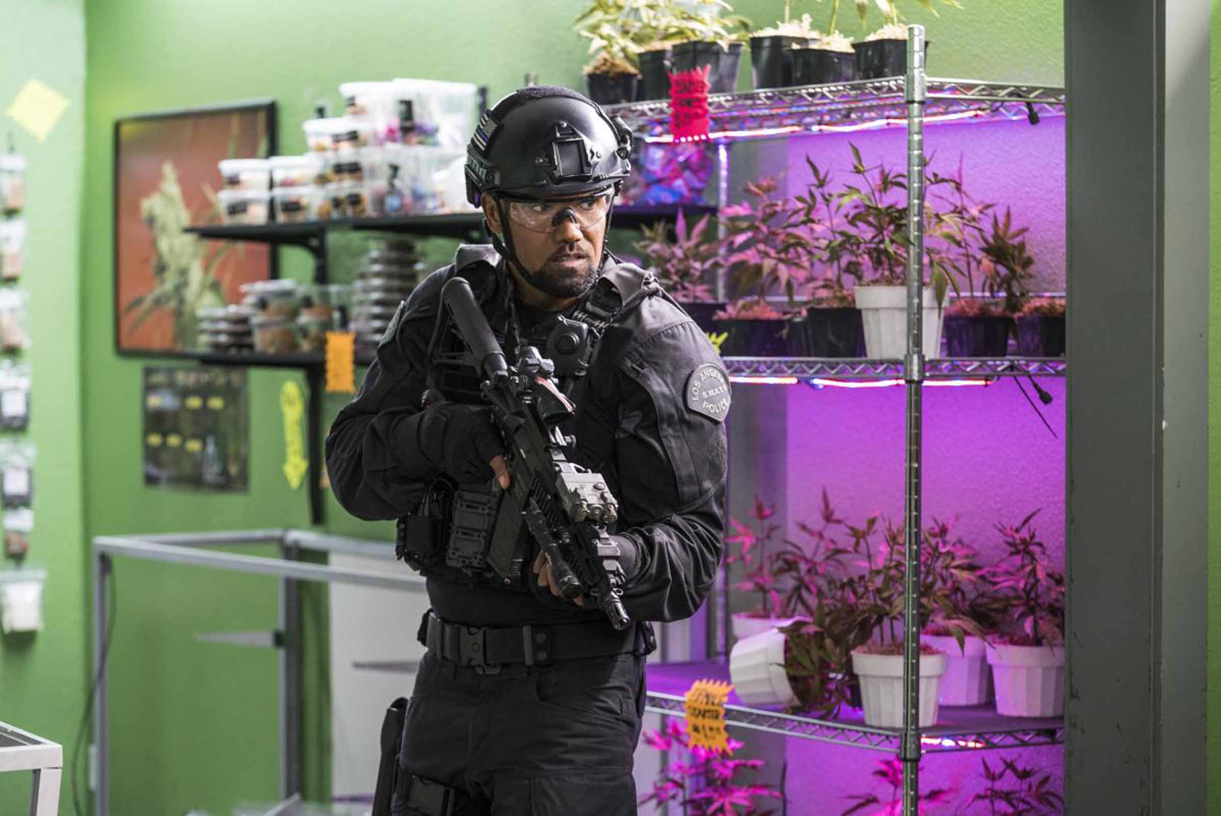 S a t спецназ. Shemar Moore SWAT. Хондо s.w.a.t.. SWAT 1968. SWAT 80s.