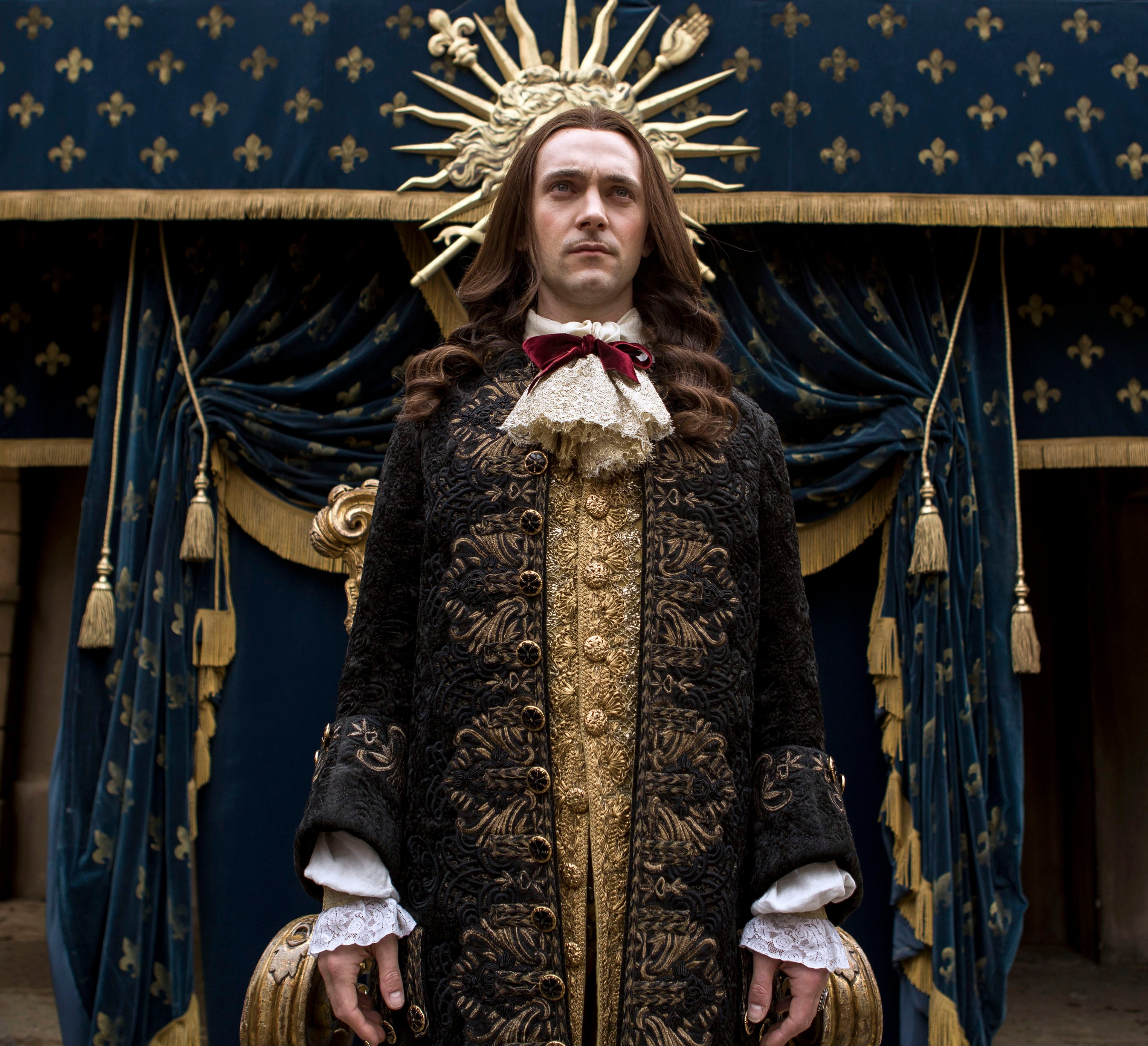 Короли 14 века. Людовик 14 Версаль. Людовик 14 Король солнце. Король Франции Людовик и Версаль.