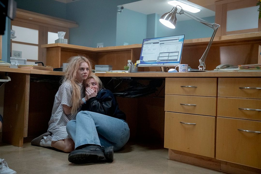 Saklambaç 2 : Fotoğraf Kathryn Newton, Samara Weaving