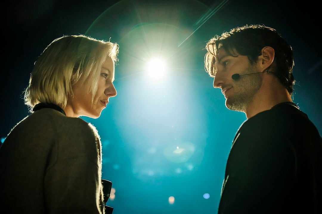 Gourou : Fotoğraf Marion Barbeau, Pierre Niney