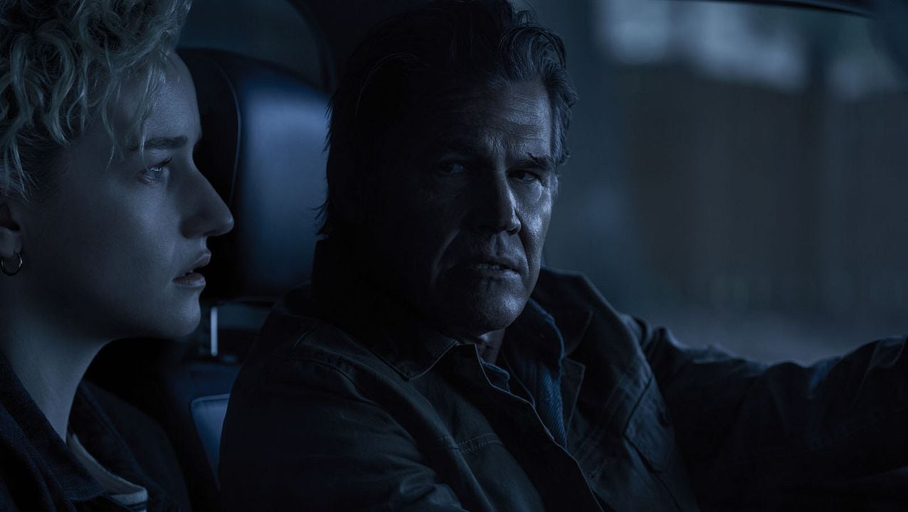 Silahlar : Fotoğraf Julia Garner, Josh Brolin
