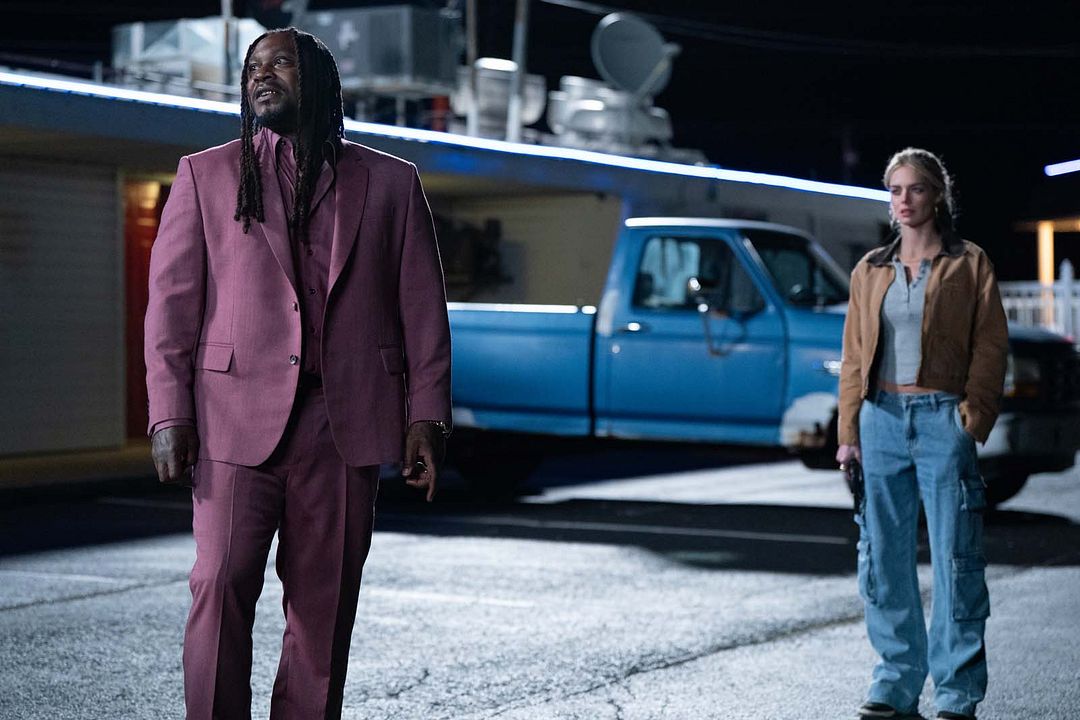 Eenie Meanie : Fotoğraf Marshawn Lynch, Samara Weaving