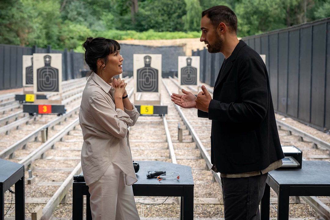 Güller : Fotoğraf Zoë Chao, Jamie Demetriou