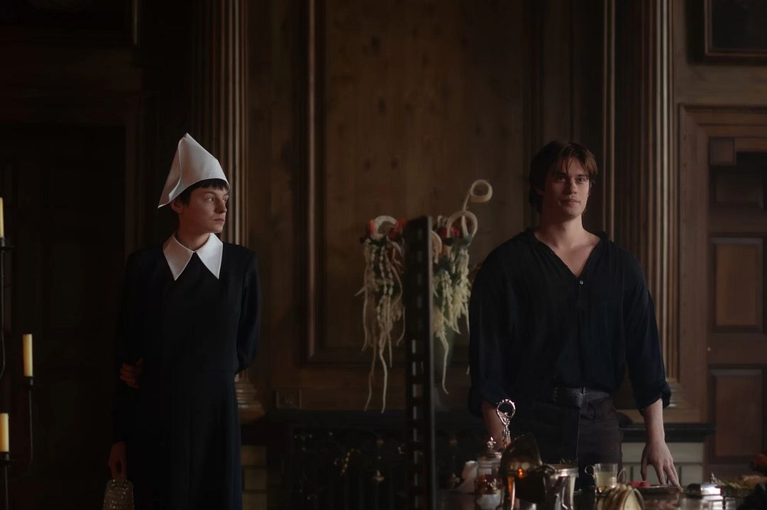 Hero'nun 100 Gecesi : Fotoğraf Emma Corrin