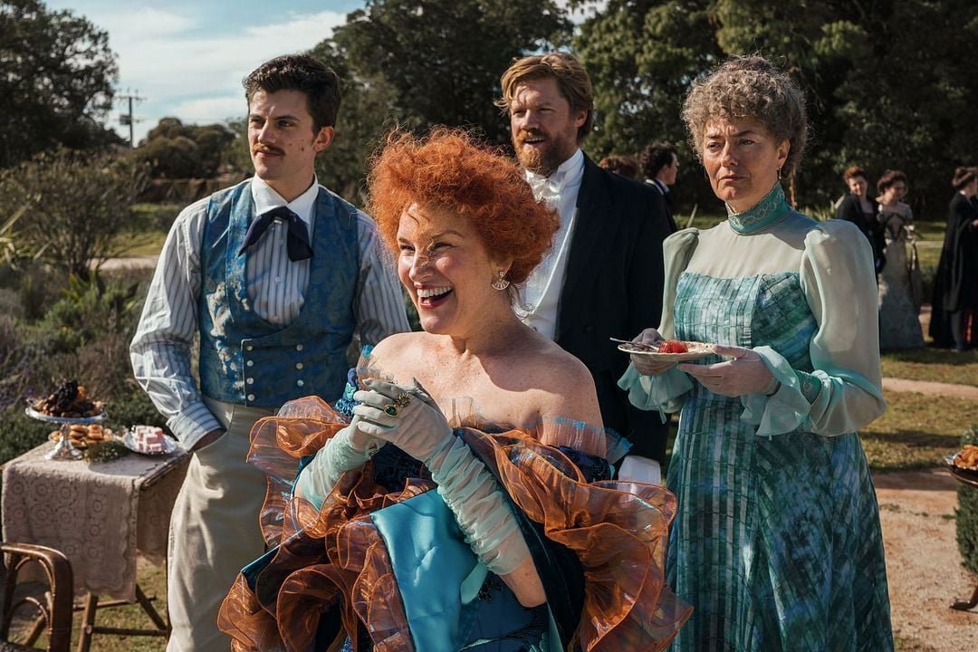 Fotoğraf Alexander England, Anna Chancellor, Kate Mulvany, Jake Dunn