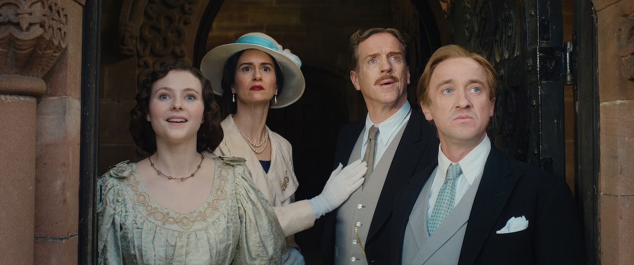 Fackham Hall : Fotoğraf Thomasin McKenzie, Damian Lewis, Tom Felton, Katherine Waterston