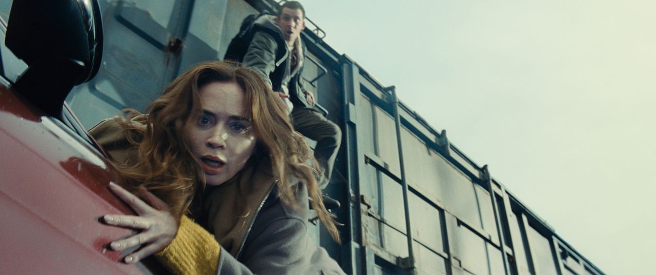 İfşa Günü : Fotoğraf Emily Blunt, Josh O'Connor