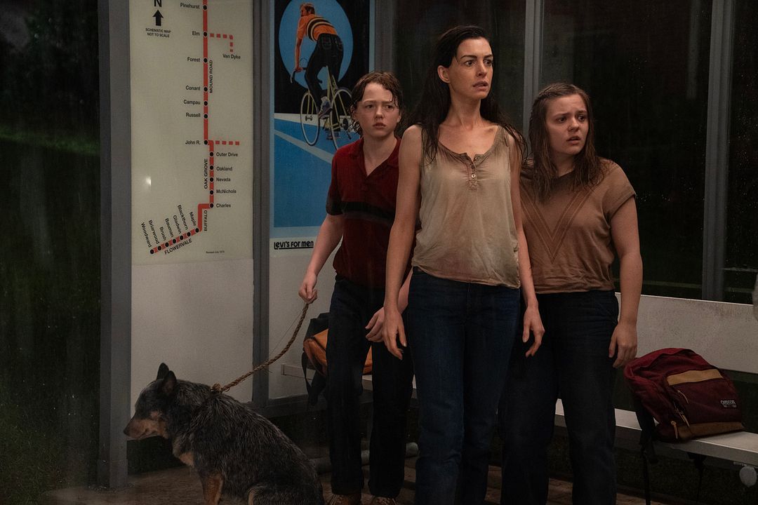 Oak Caddesi'nin Sonu : Fotoğraf Maisy Stella, Anne Hathaway, Christian Convery