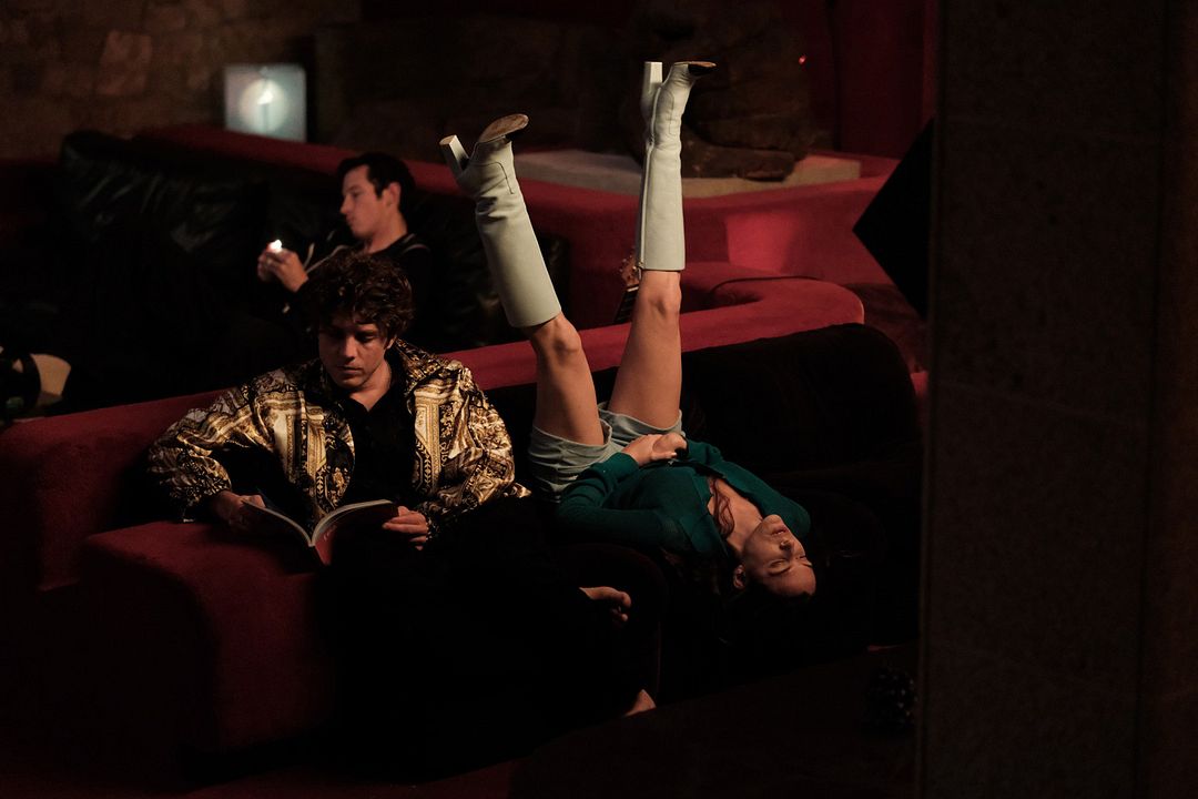Rosebush Pruning : Fotoğraf Lukas Gage, Callum Turner, Riley Keough