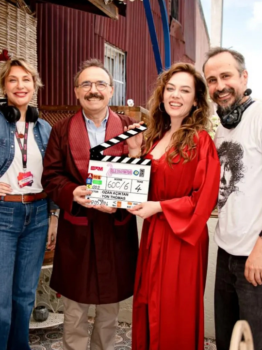 2 Aile Arasında : Afiş