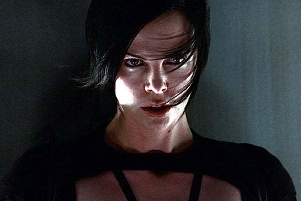 Aeon Flux: Gelecek Fluxta : Fotoğraf Karyn Kusama, Charlize Theron